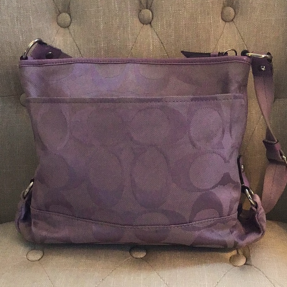 Coach  great condition - Picture 2 of 9
